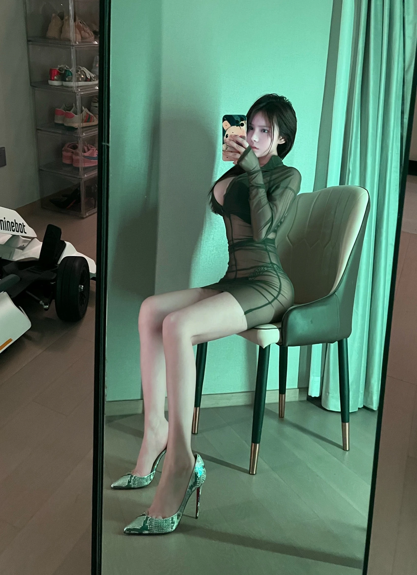 奔跑的晶骡儿 – 绿色透视装 32P